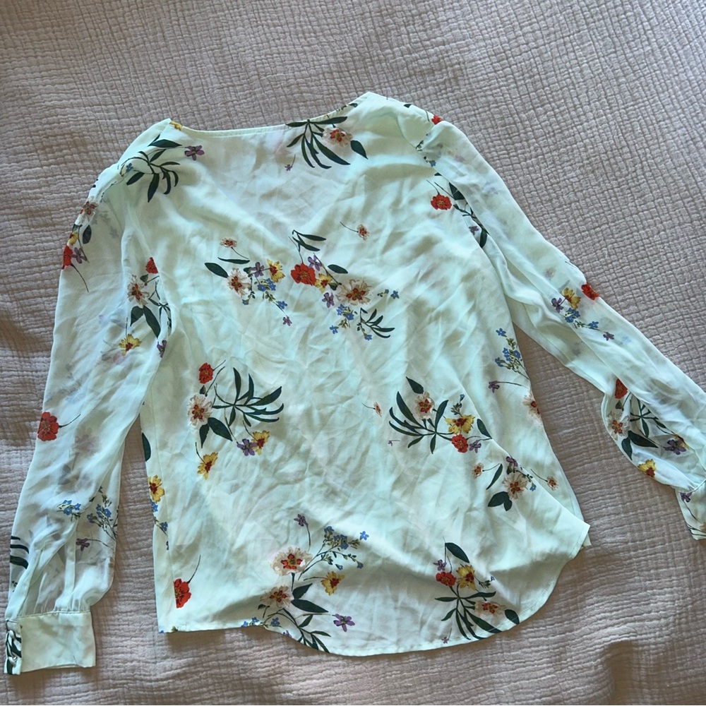 Vince Camuto Floral V-Neck Blouse - Multicolor - Picture 3 of 3